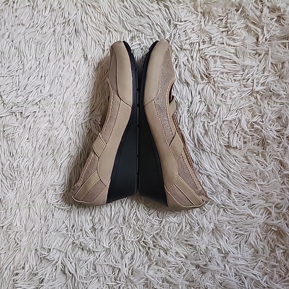 Laura Ashley LA Wagner Tan Nude Beige Wedge Shoes w/ Elastic Strap - 6.5 M - Picture 4 of 12
